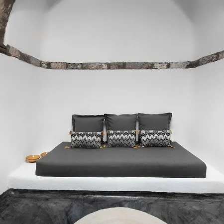 Sophia Finikia * Ía