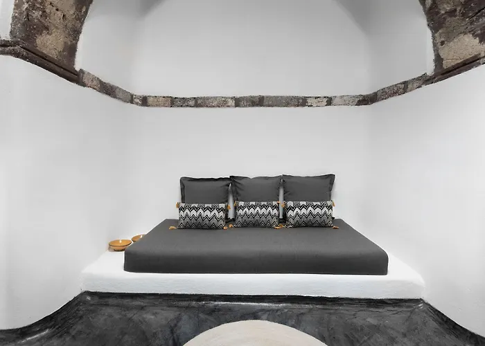 Sophia Finikia * Oia