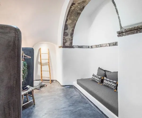 Sophia Finikia * Oia